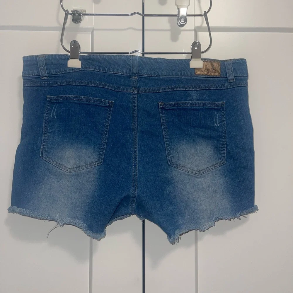 One 5 One Woman Distressed Denim Shorts 18W Raw Hem Stretch - Picture 6 of 7